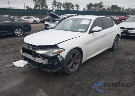 2017 Alfa Romeo Giulia Awd z USA, uszkodzony, nr VIN ZARFAEDNXH7545223